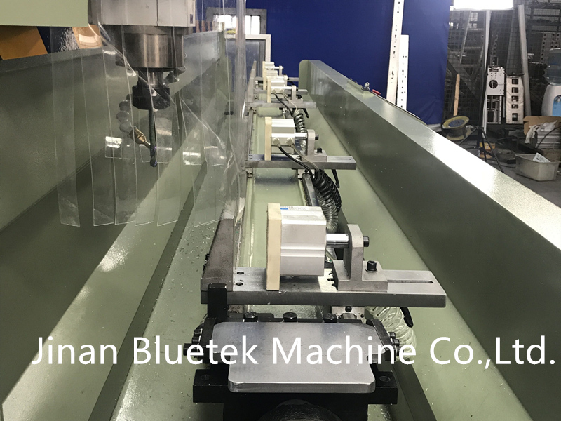 Clamps of Aluminium Window Door CNC Milling Machine