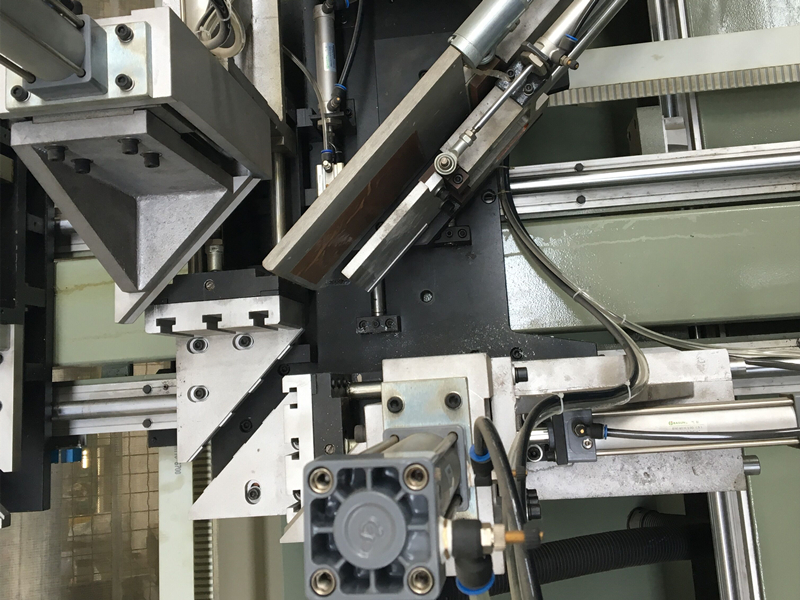 1661777171638915.jpg vertical PVC window four corners welding machine (3).jpg