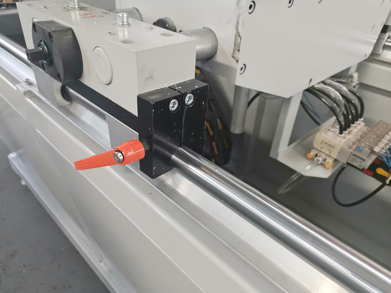 Round Guide Rail of PVC Window Four Head Welding Machine Round Guide Rail of PVC Window Four Head Welding Machine