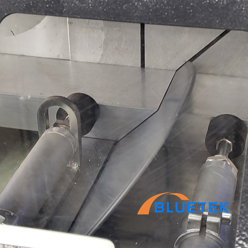 45 degrees cutting of Single Head Aluminium Profile Cutting Machine 45 degrees cutting of Single Head Aluminium Profile Cutting Machine