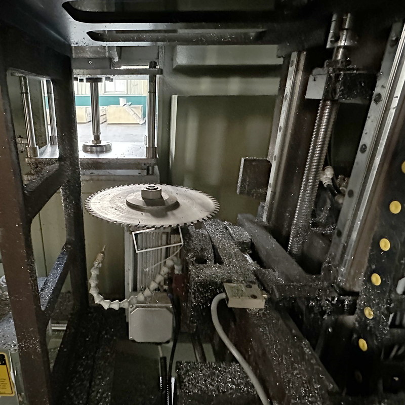 3 KW spindle motor and cooling spray system. 3 KW spindle motor and cooling spray system.