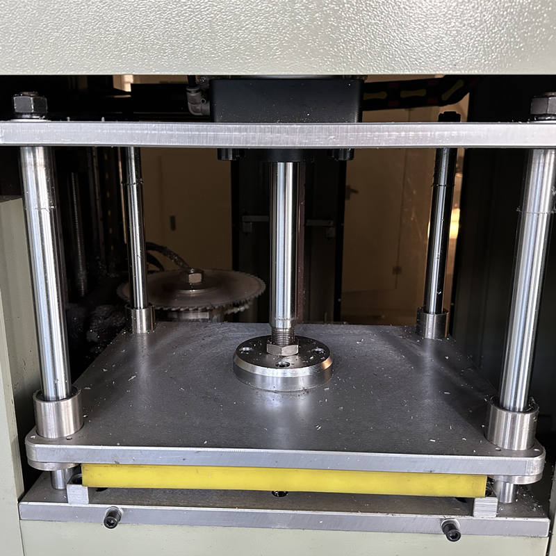 Workbench of Aluminium Window CNC End Milling Machine Workbench of Aluminium Window CNC End Milling Machine