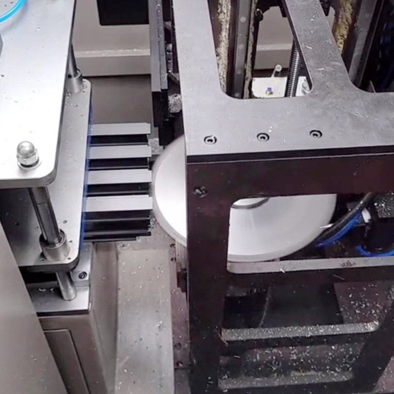 Aluminium Window CNC End Milling Machine can process 4-5 pieces of profiles at the same time. Aluminium Window CNC End Milling Machine can process 4-5 pieces of profiles at the same time.