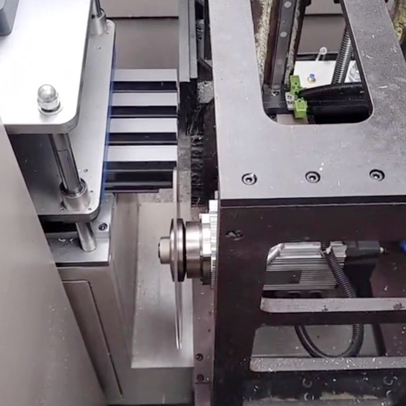 Aluminium Window CNC End Milling Machine can process 4-5 pieces of profiles at the same time. Aluminium Window CNC End Milling Machine can process 4-5 pieces of profiles at the same time.