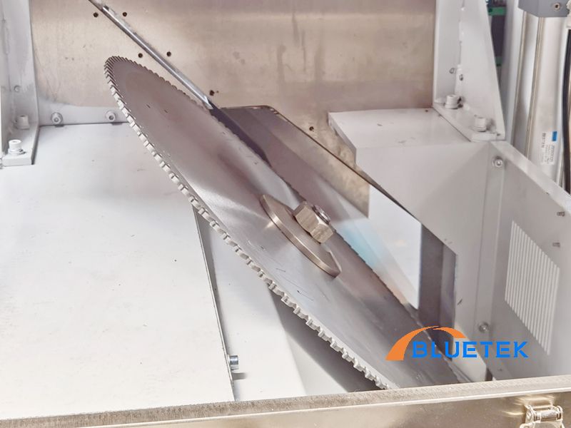 space between the saw blade and the motor is separated space between the saw blade and the motor is separated