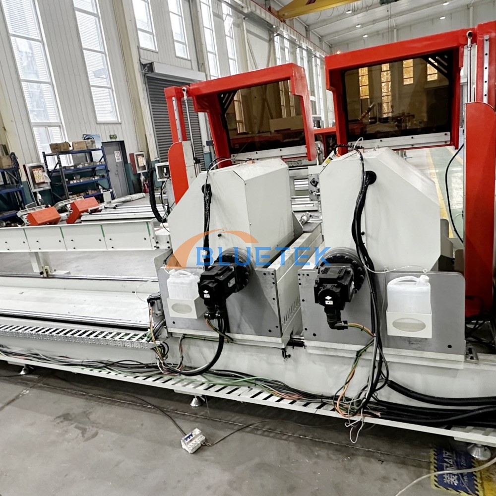 back view of Aluminum Curtain Wall Cutting Machine, Arbitrary Angle Cutting Saw back view of Aluminum Curtain Wall Cutting Machine, Arbitrary Angle Cutting Saw