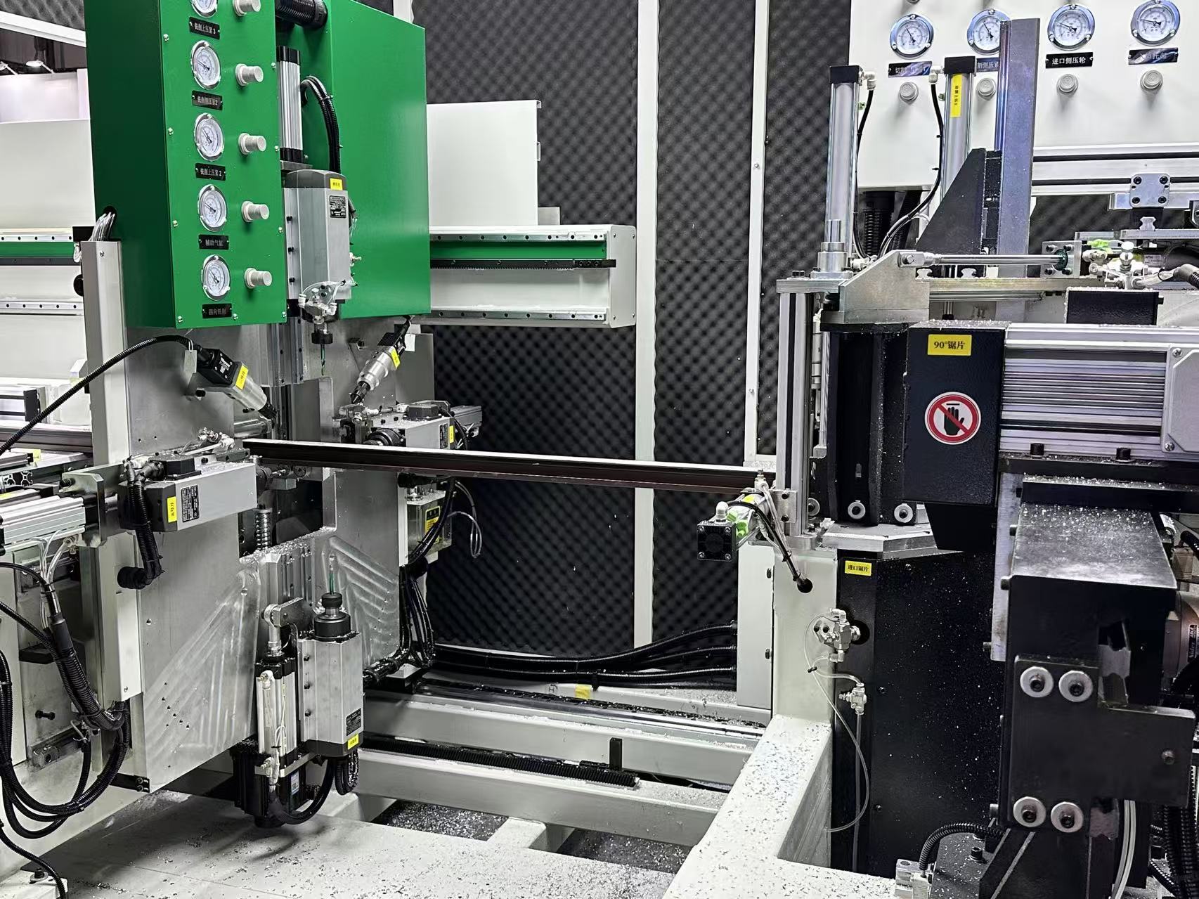 Cutting and Machining Section of Aluminum Window Door Cutting Machining Center, SZA620 Cutting and Machining Section of Aluminum Window Door Cutting Machining Center, SZA620