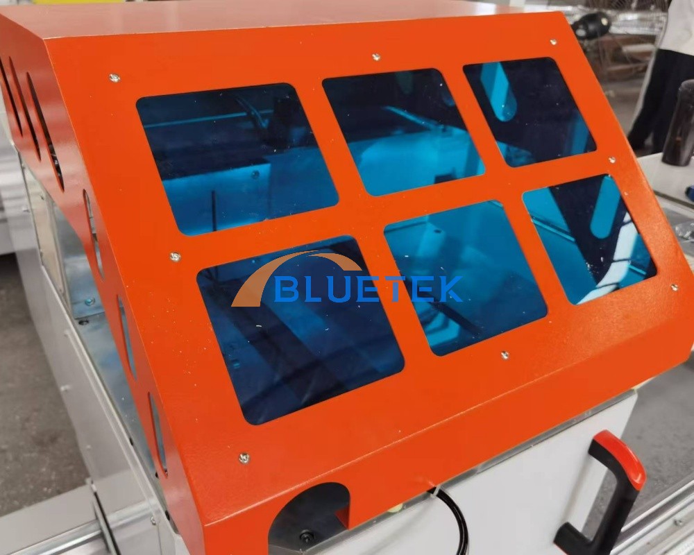 Automatic protective cover Automatic protective cover