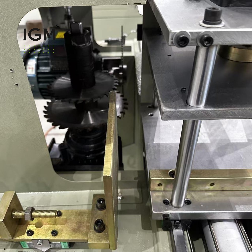 Horizontal blades of DX05A-200 UPVC End Milling Machine Horizontal blades of DX05A-200 UPVC End Milling Machine